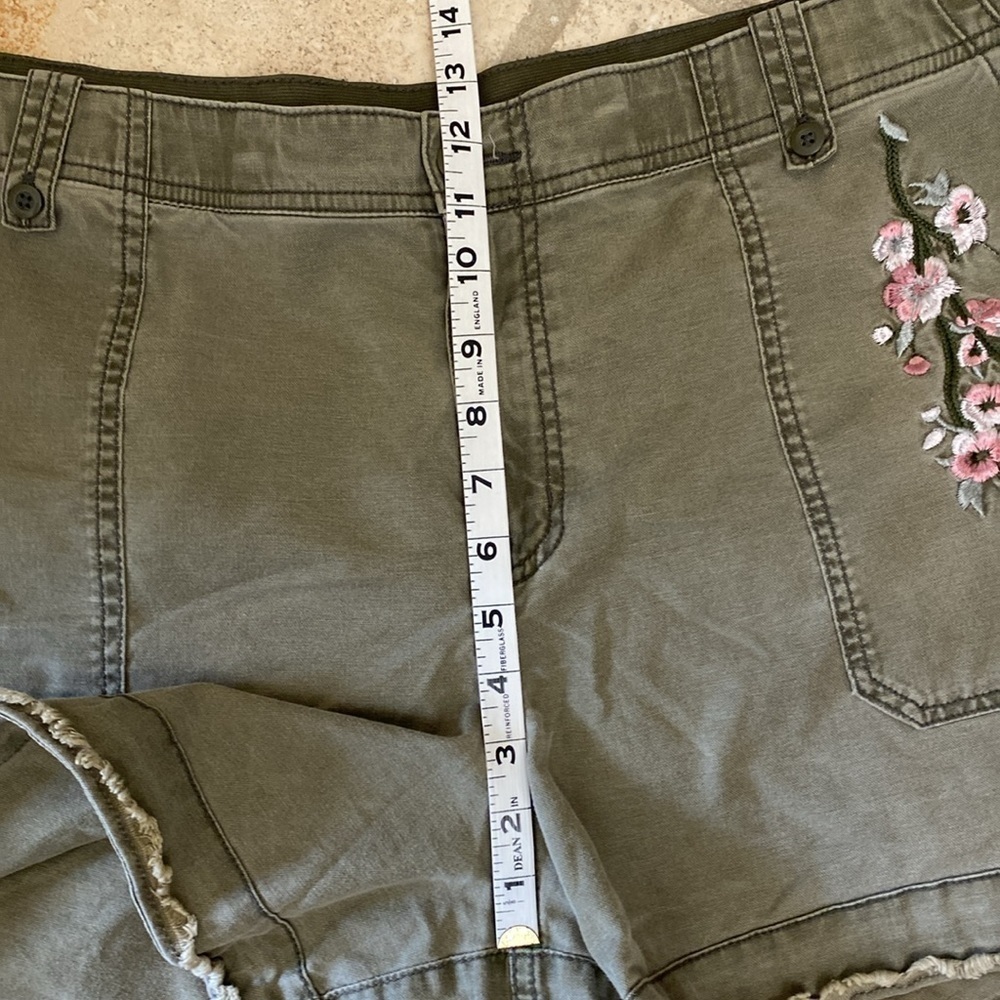 Lane Bryant Girlfriend Shorts Womens Embroidery Boho Beach Olive Plus Size 24 - Picture 8 of 11